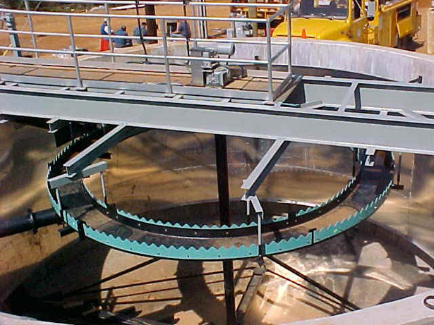 Bridge-Supported Peripheral Feed Clarifier